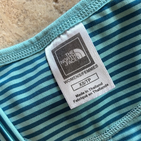 The North Face size XS Women's Vapor Wick Blue Striped Top - Picture 5 of 5